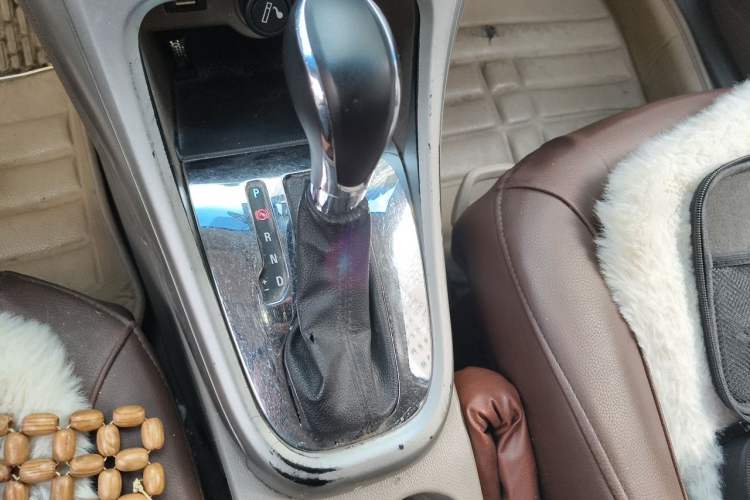 Used Buick GT 2013 GT 1.6L Automatic Fashion Edition Gear Lever
