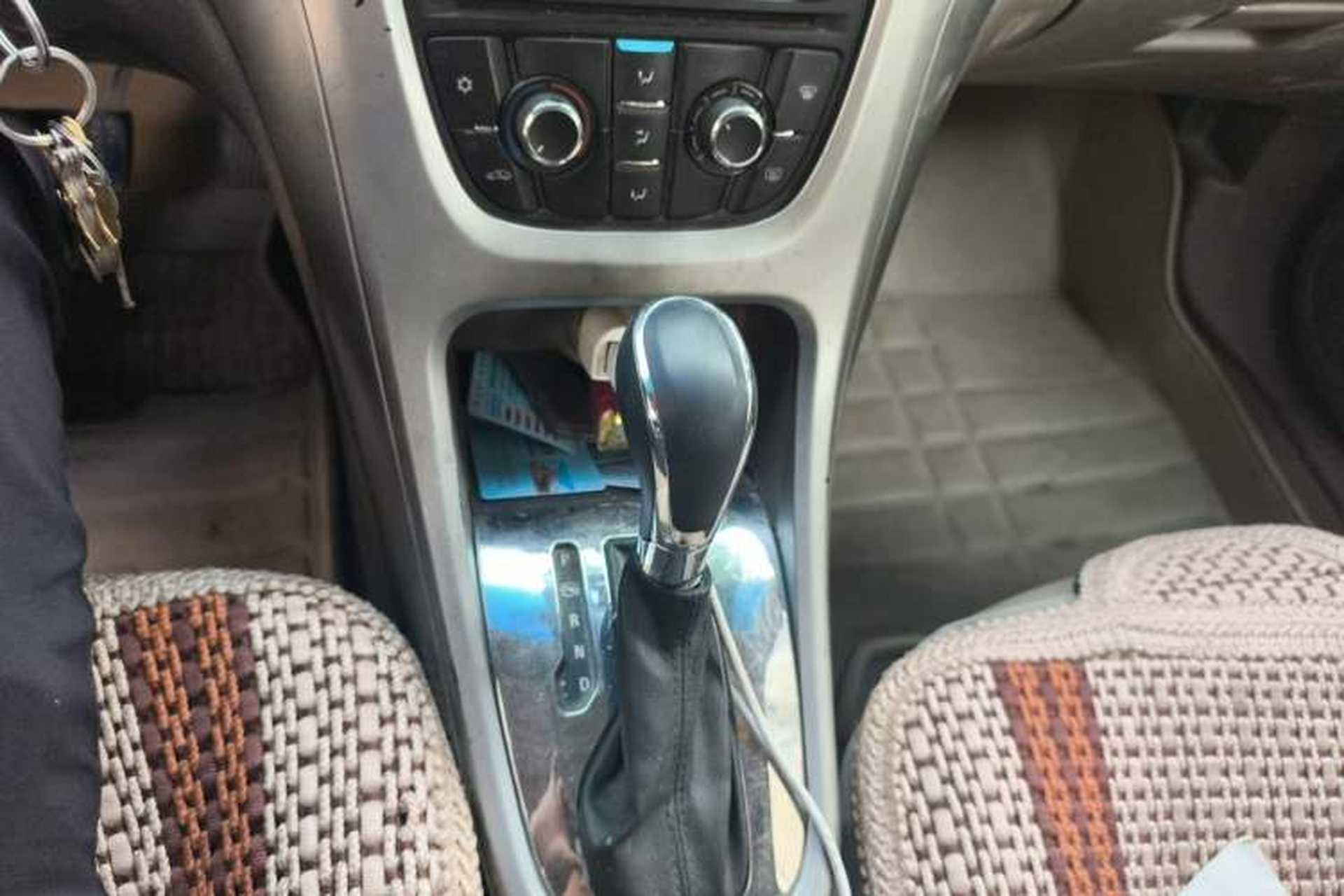 Used Buick GT 2013 GT 1.6L Automatic Comfort Edition Gear Lever