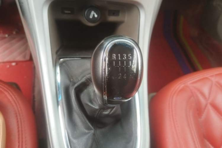 Used Buick GT 2013 GT 1.6L Manual Entry-Level Model Gear Lever