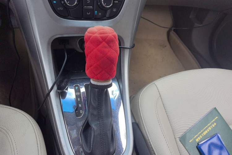 Used Buick GT 2013 GT 1.6L Automatic Fashion Edition Gear Lever
