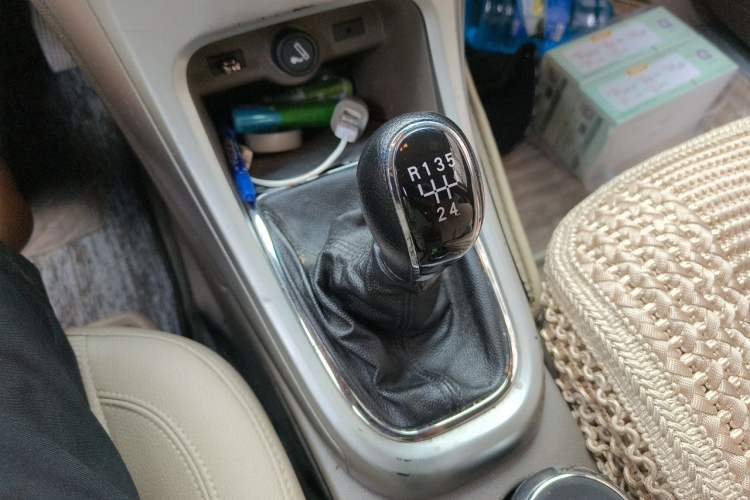 Used Buick GT 2013 GT 1.6L Manual Entry-Level Model Gear Lever