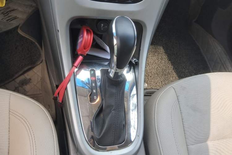 Used Buick GT 2013 GT 1.6L Automatic Fashion Edition Gear Lever