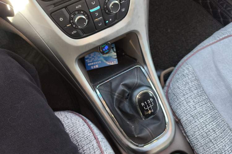 Used Buick GT 2013 GT 1.6L Manual Entry-Level Model Gear Lever