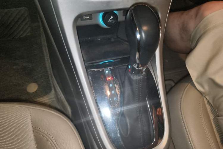 Used Buick GT 2013 GT 1.6L Automatic Fashion Edition Gear Lever