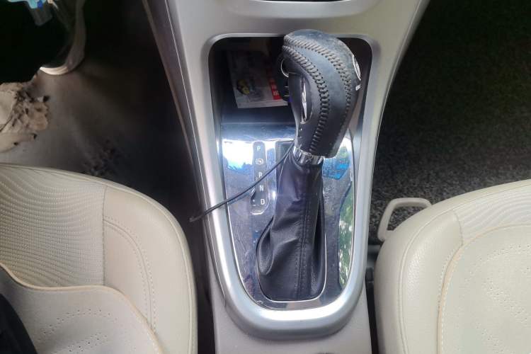 Used Buick GT 2013 GT 1.6L Automatic Fashion Edition Gear Lever