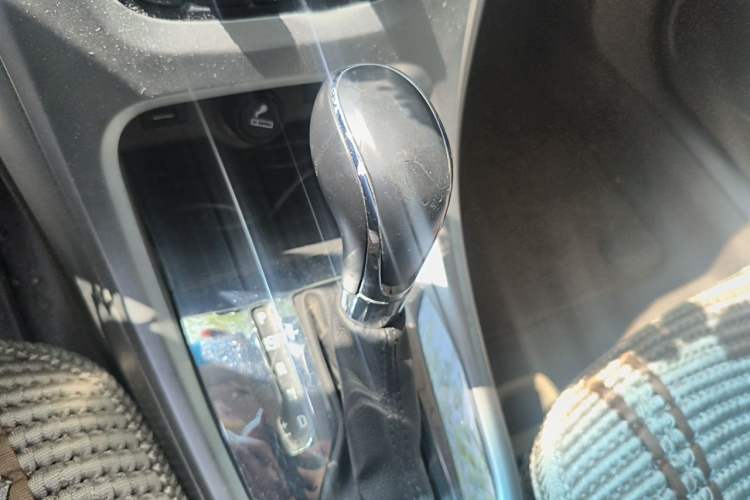 Used Buick GT 2013 GT 1.6L Automatic Fashion Edition Gear Lever