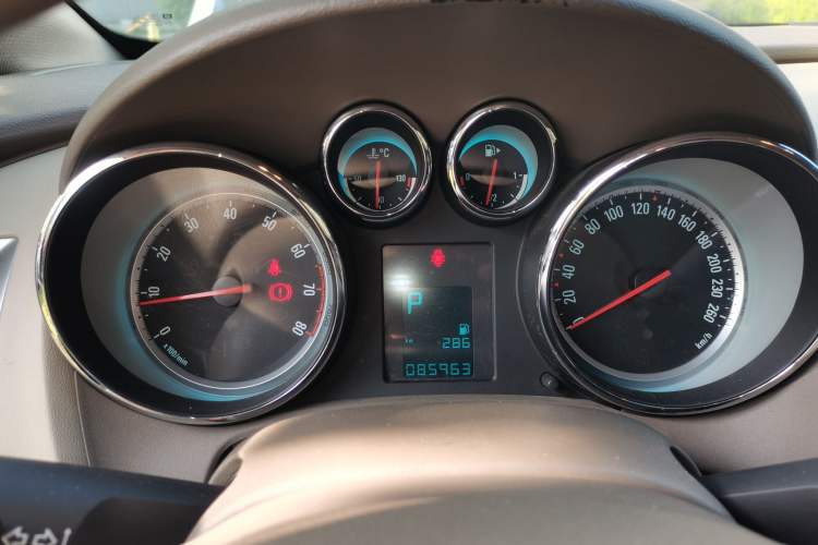 Used Buick GT 2013 GT 1.6L Automatic Fashion Edition Instrument Cluster