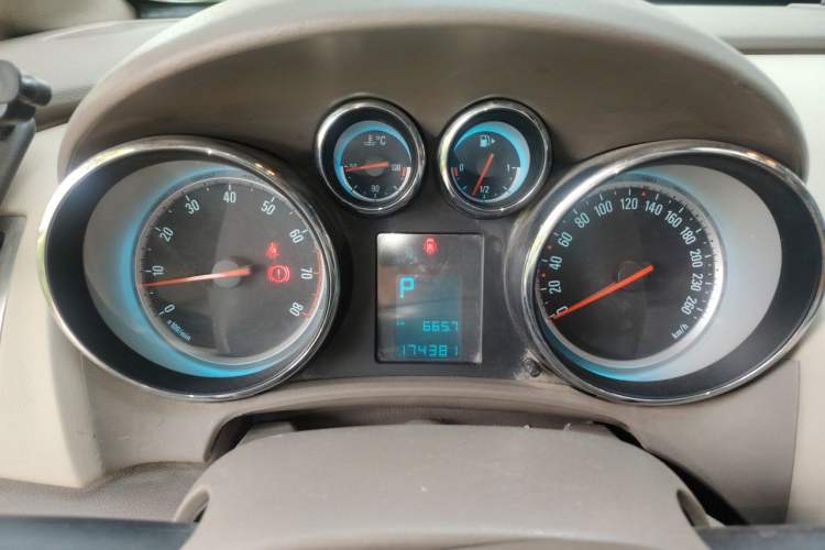 Used Buick GT 2013 GT 1.6L Automatic Fashion Edition Instrument Cluster