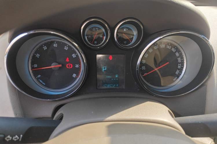 Used Buick GT 2013 GT 1.6L Automatic Fashion Edition Instrument Cluster
