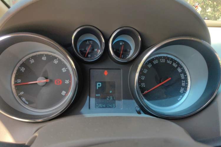 Used Buick GT 2013 GT 1.6L Automatic Fashion Edition Instrument Cluster