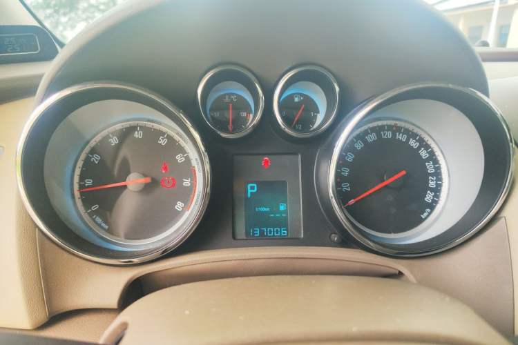 Used Buick GT 2013 GT 1.6L Automatic Fashion Edition Instrument Cluster