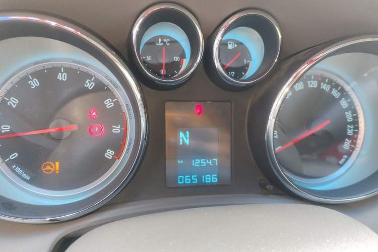 Used Buick GT 2013 GT 1.6L Automatic Fashion Edition Instrument Cluster