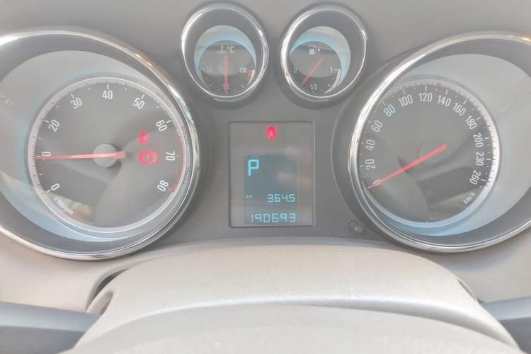 Used Buick GT 2013 GT 1.6L Automatic Fashion Edition Instrument Cluster