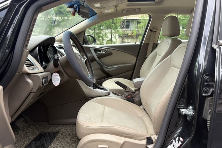 Used Buick GT 2013 GT 1.6L Automatic Fashion Edition Interior 2