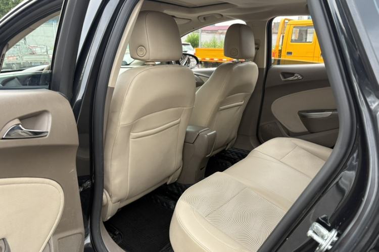 Used Buick GT 2013 GT 1.6L Automatic Fashion Edition Interior 2