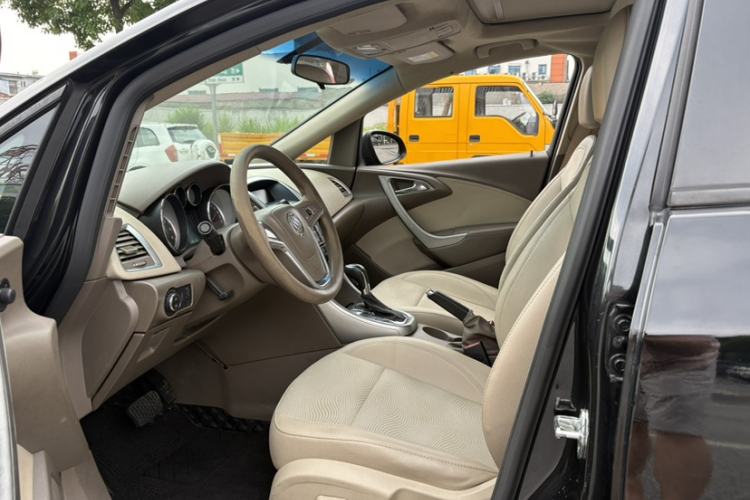 Used Buick GT 2013 GT 1.6L Automatic Fashion Edition Interior 4