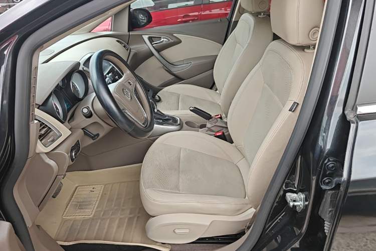 Used Buick GT 2013 GT 1.6L Automatic Fashion Edition Left Front Seat