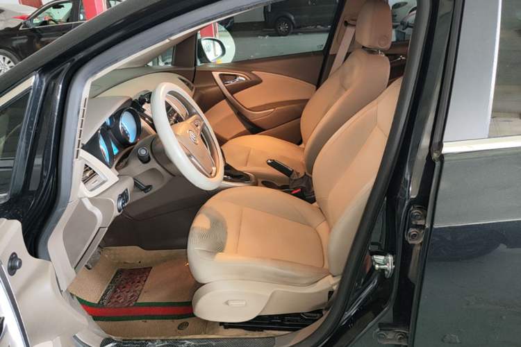 Used Buick GT 2013 GT 1.6L Automatic Fashion Edition Left Front Seat