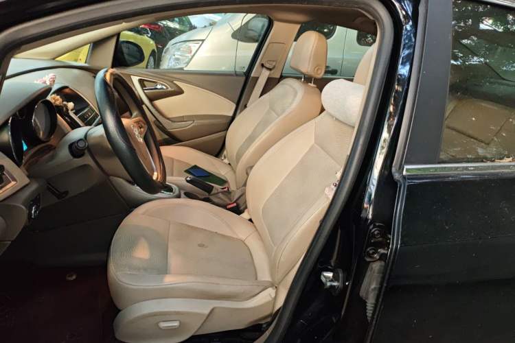 Used Buick GT 2013 GT 1.6L Automatic Fashion Edition Left Front Seat