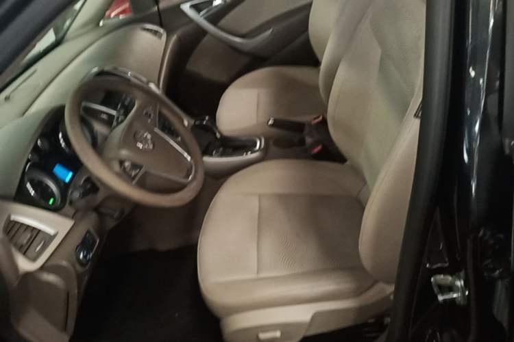 Used Buick GT 2013 GT 1.6L Automatic Fashion Edition Left Front Seat
