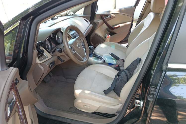 Used Buick GT 2013 GT 1.6L Automatic Fashion Edition Left Front Seat