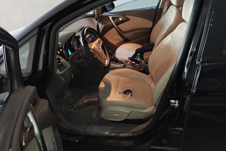 Used Buick GT 2013 GT 1.6L Automatic Fashion Edition Left Front Seat