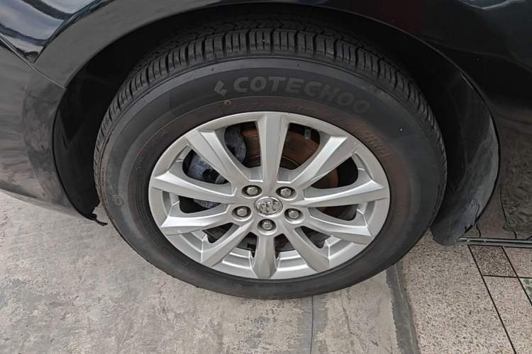 Used Buick GT 2013 GT 1.6L Automatic Fashion Edition Left Front Wheel Hub