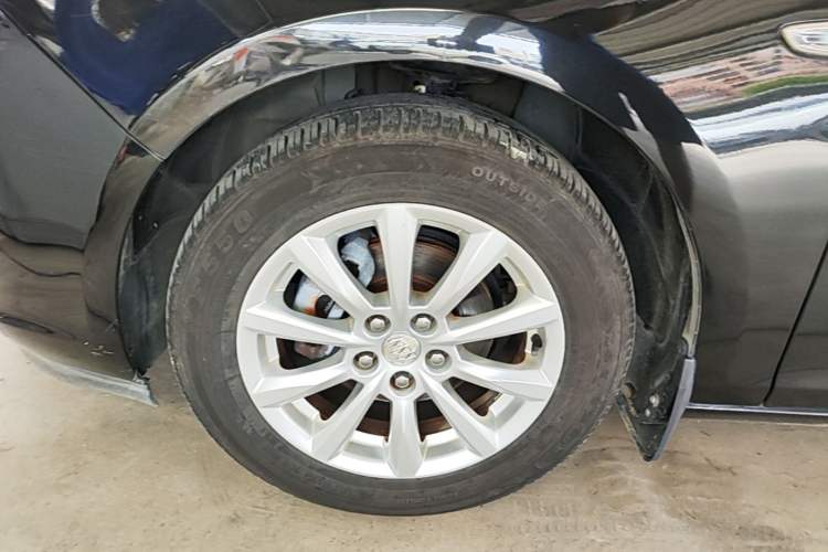 Used Buick GT 2013 GT 1.6L Automatic Fashion Edition Left Front Wheel Hub