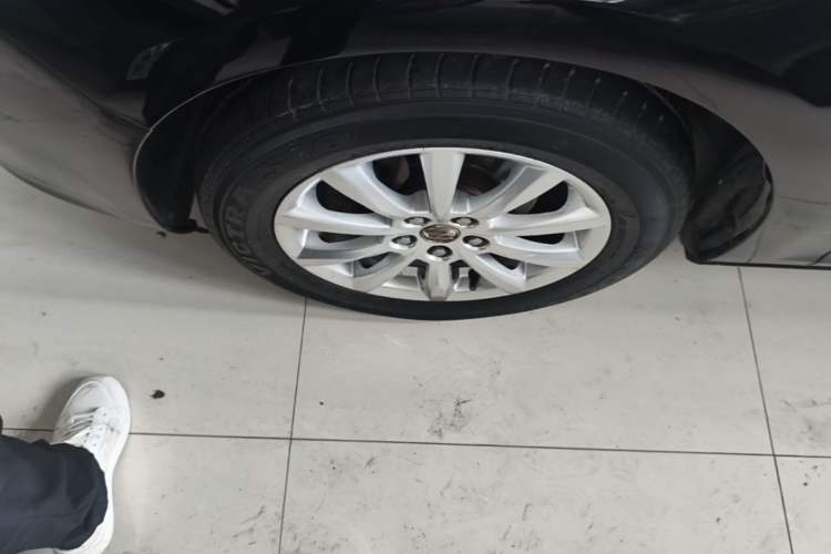Used Buick GT 2013 GT 1.6L Automatic Fashion Edition Left Front Wheel Hub