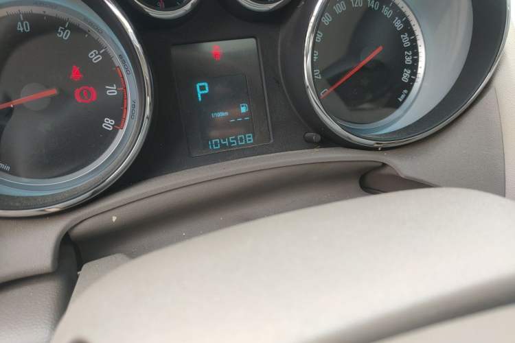 Used Buick GT 2013 GT 1.6L Automatic Fashion Edition Odometer Close Up
