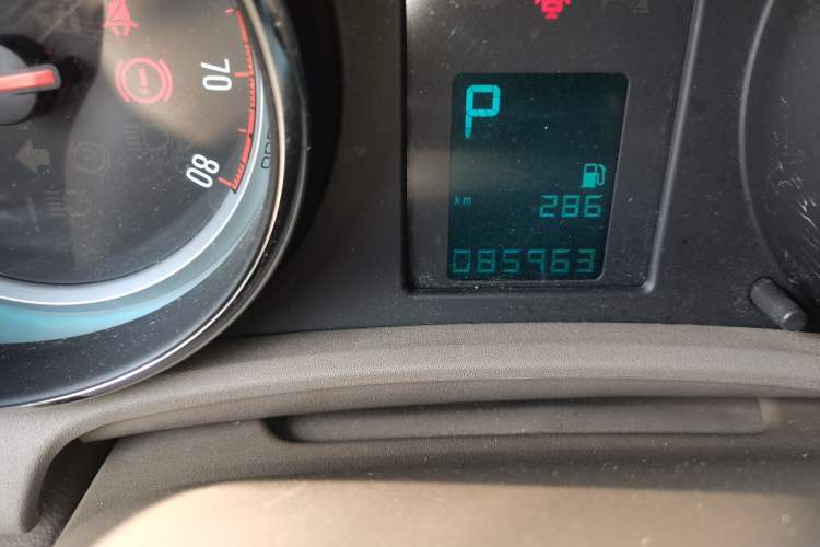 Used Buick GT 2013 GT 1.6L Automatic Fashion Edition Odometer Close Up