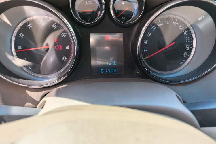 Used Buick GT 2013 GT 1.6L Manual Entry-Level Model Odometer Close Up