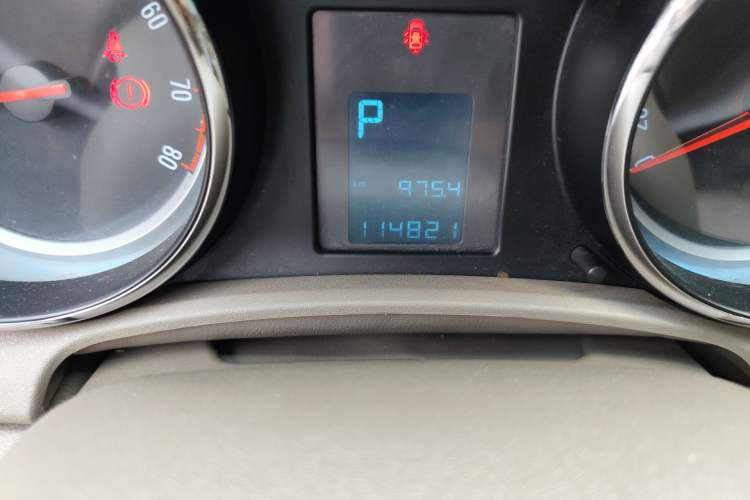 Used Buick GT 2013 GT 1.6L Automatic Fashion Edition Odometer Close Up