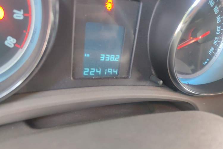 Used Buick GT 2013 GT 1.6L Manual Entry-Level Model Odometer Close Up