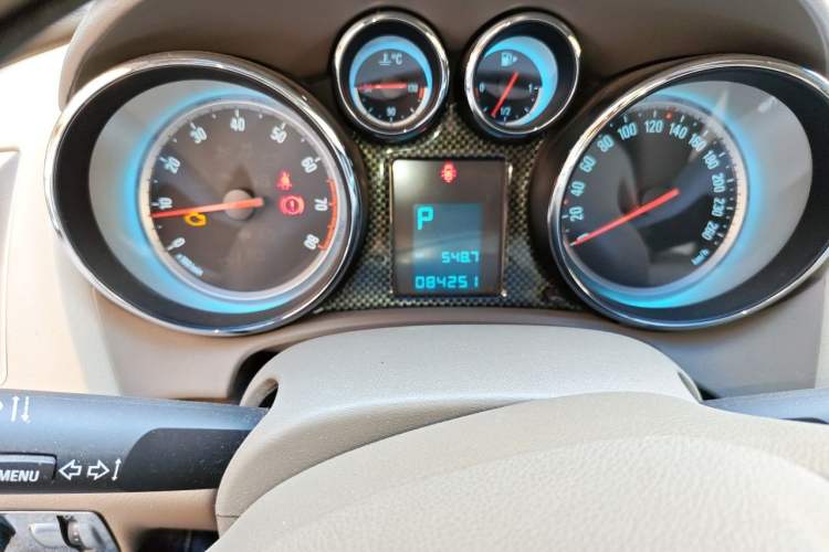 Used Buick GT 2013 GT 1.6L Automatic Fashion Edition Odometer Close Up