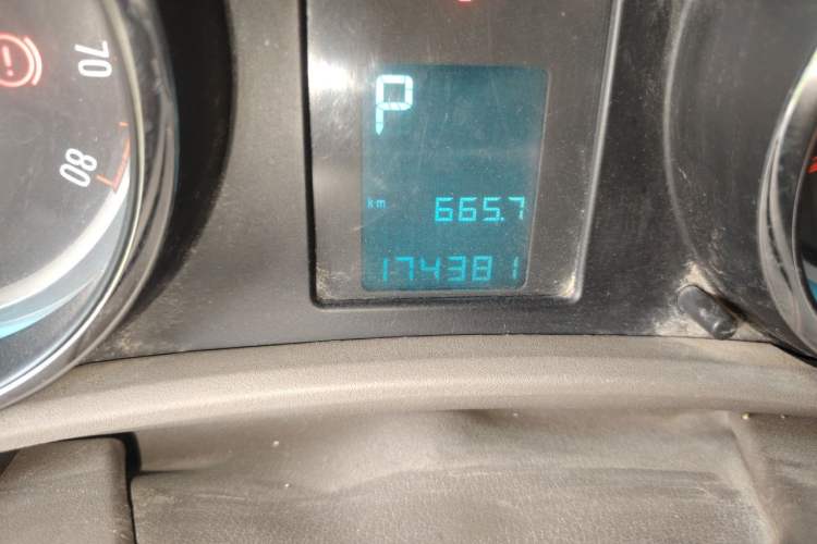 Used Buick GT 2013 GT 1.6L Automatic Fashion Edition Odometer Close Up