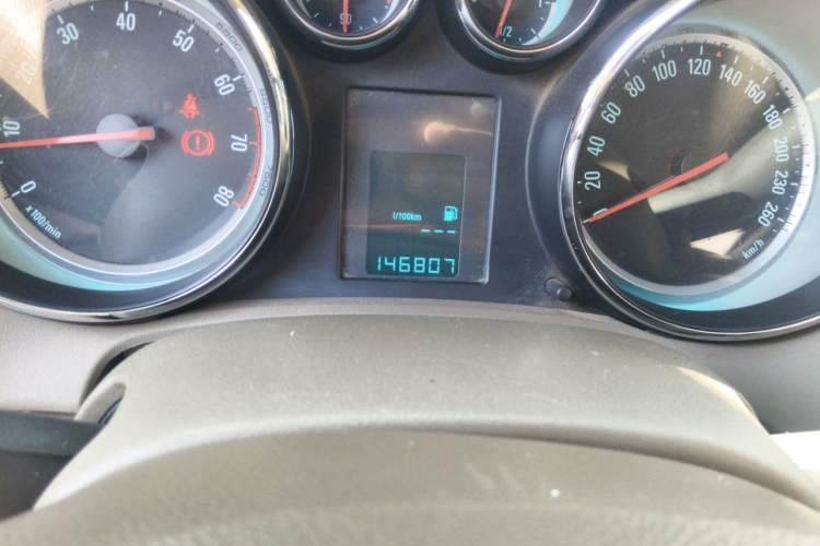 Used Buick GT 2013 GT 1.6L Manual Entry-Level Model Odometer Close Up