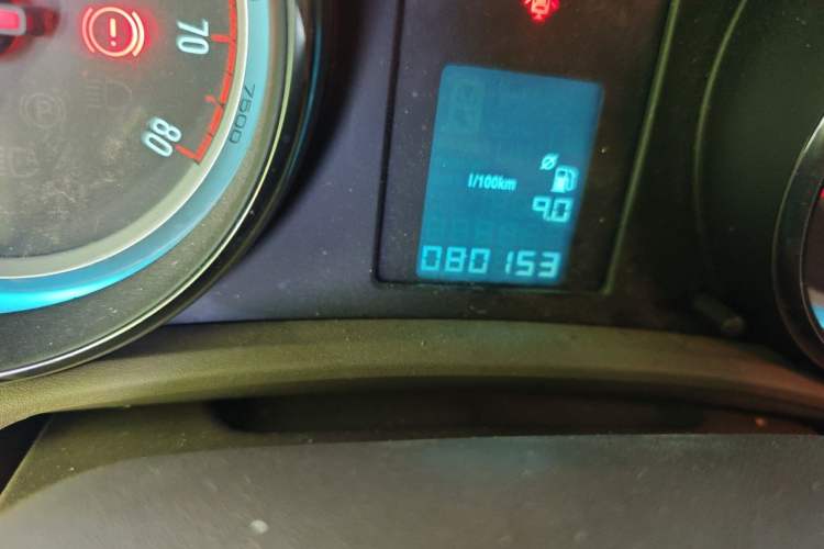 Used Buick GT 2013 GT 1.6L Manual Entry-Level Model Odometer Close Up