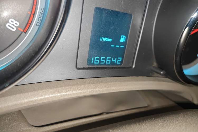 Used Buick GT 2013 GT 1.6L Manual Entry-Level Model Odometer Close Up