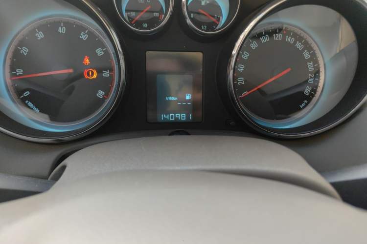 Used Buick GT 2013 GT 1.6L Manual Entry-Level Model Odometer Close Up