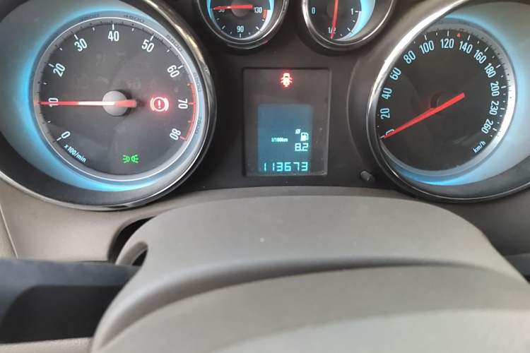 Used Buick GT 2013 GT 1.6L Manual Entry-Level Model Odometer Close Up
