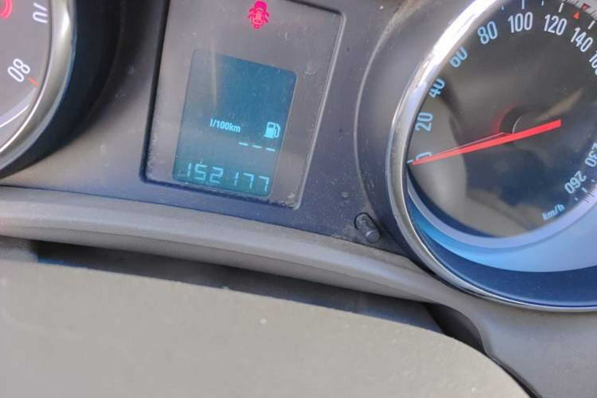 Used Buick GT 2013 GT 1.6L Manual Entry-Level Model Odometer Close Up