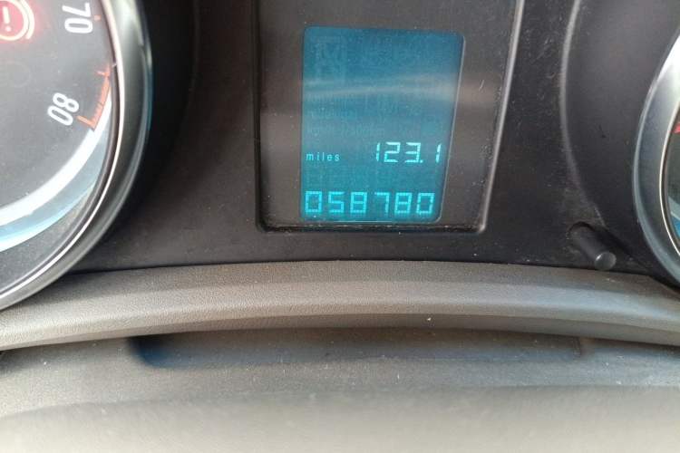 Used Buick GT 2013 GT 1.6L Manual Entry-Level Model Odometer Close Up