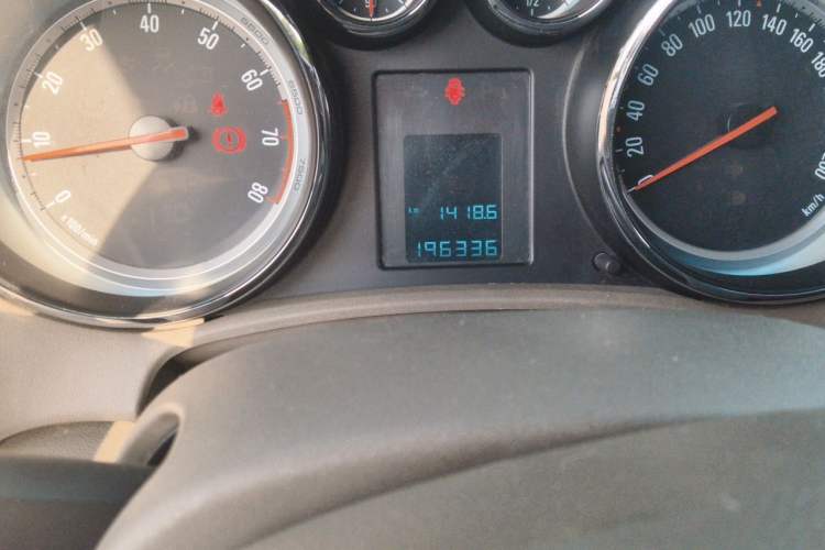 Used Buick GT 2013 GT 1.6L Manual Entry-Level Model Odometer Close Up