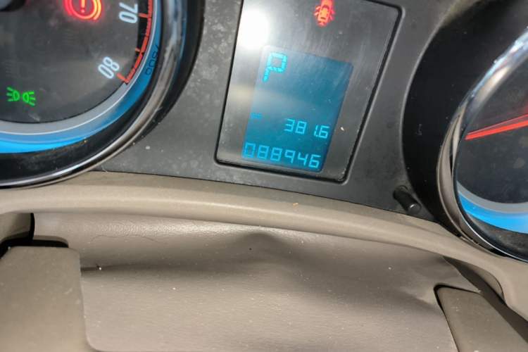 Used Buick GT 2013 GT 1.6L Automatic Fashion Edition Odometer Close Up