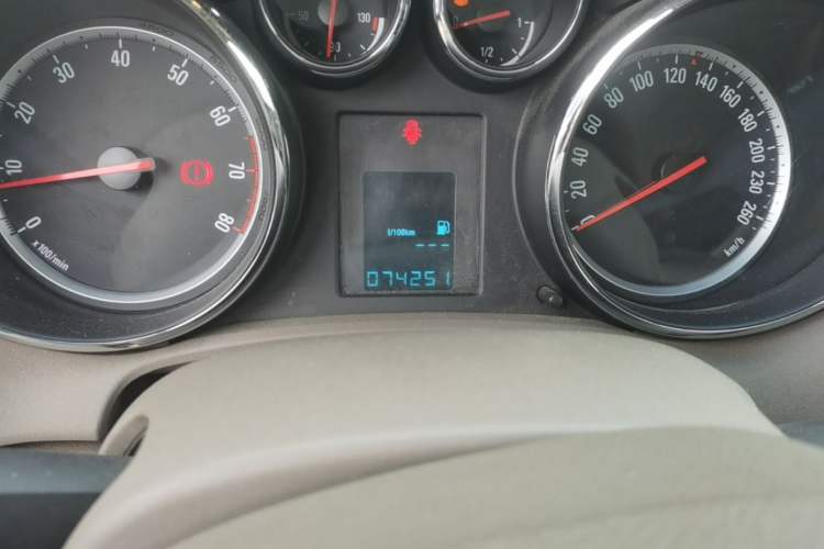 Used Buick GT 2013 GT 1.6L Manual Comfort Edition Odometer Close Up