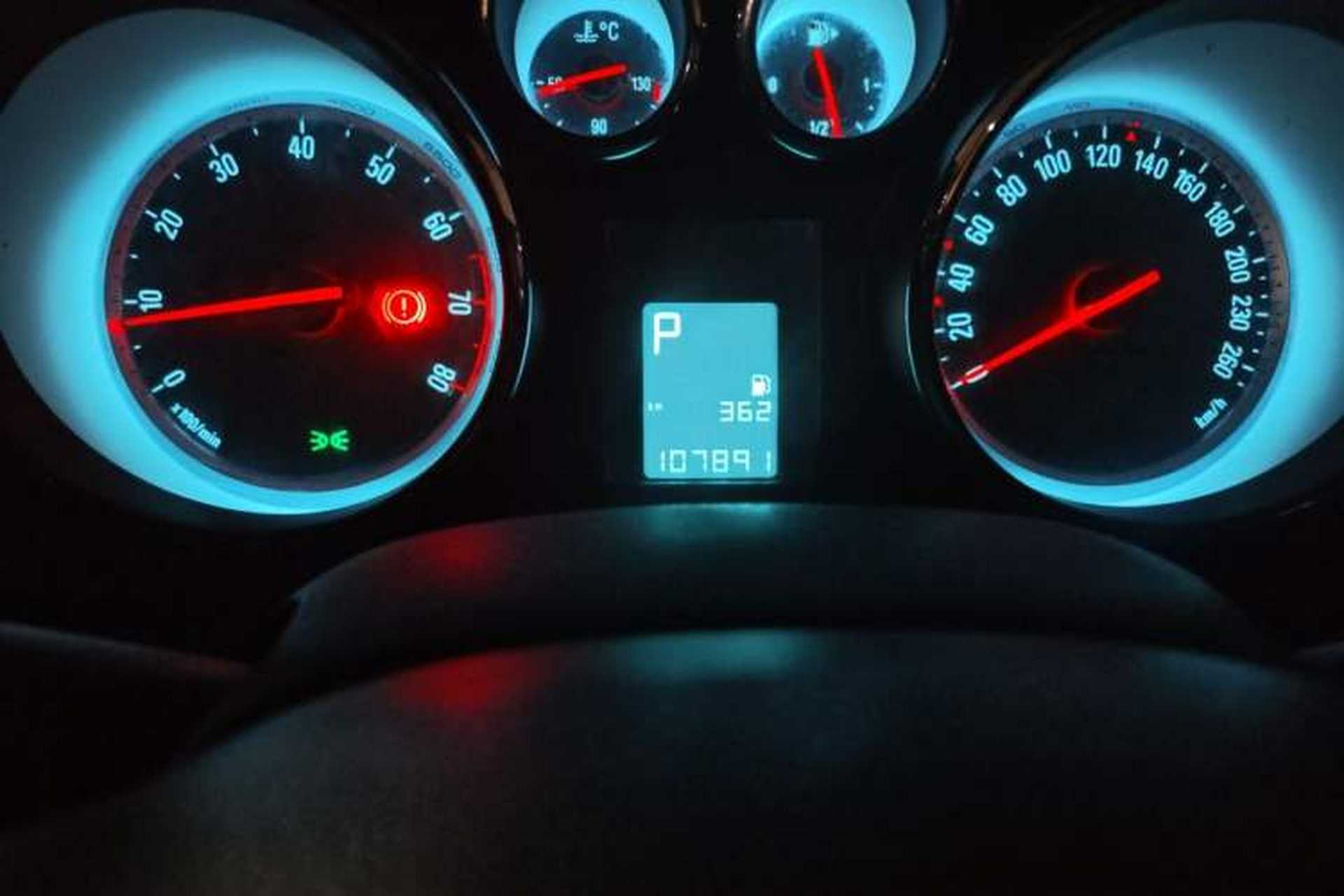 Used Buick GT 2013 GT 1.8L Automatic Fashion Edition Odometer Close Up