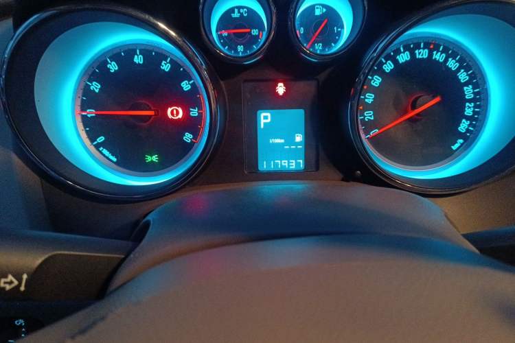 Used Buick GT 2013 GT 1.6L Automatic Fashion Edition Odometer Close Up