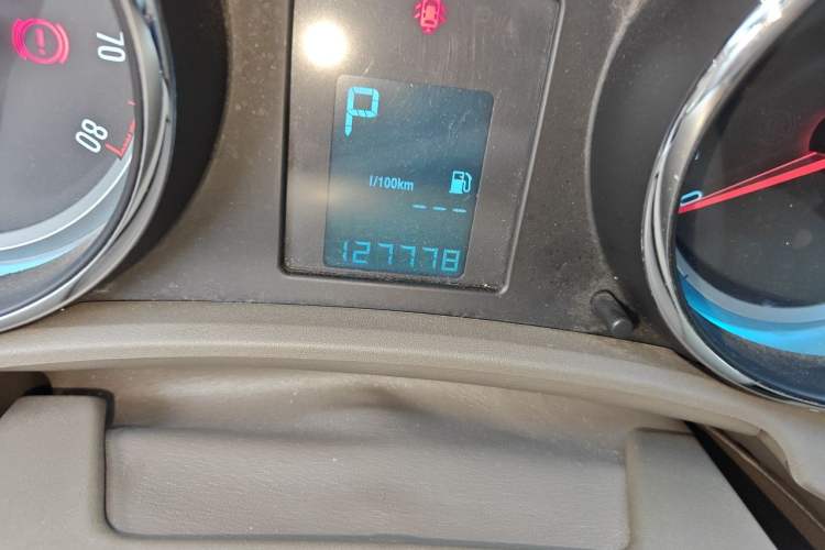 Used Buick GT 2013 GT 1.6L Automatic Fashion Edition Odometer Close Up