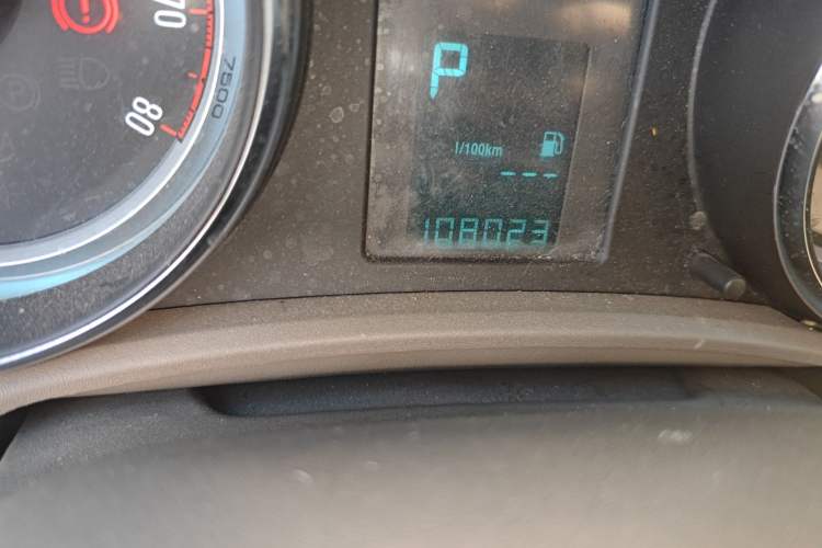 Used Buick GT 2013 GT 1.6L Automatic Fashion Edition Odometer Close Up